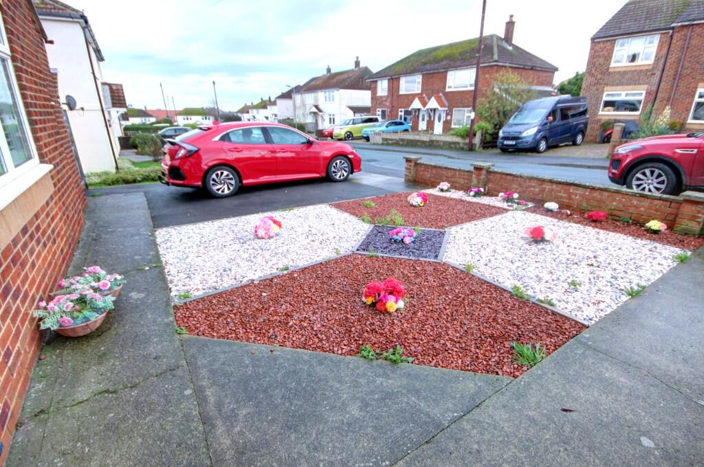 4 East Way, Whitby, North Yorkshire, YO21 3PE photo 3