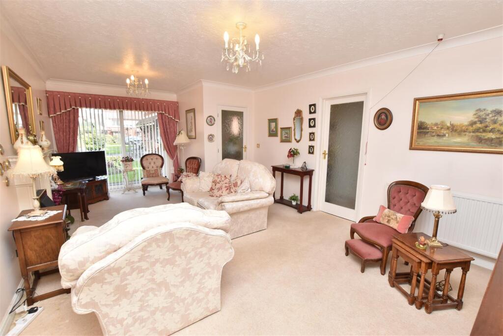 Apartment in Grimsby, Scartho - More