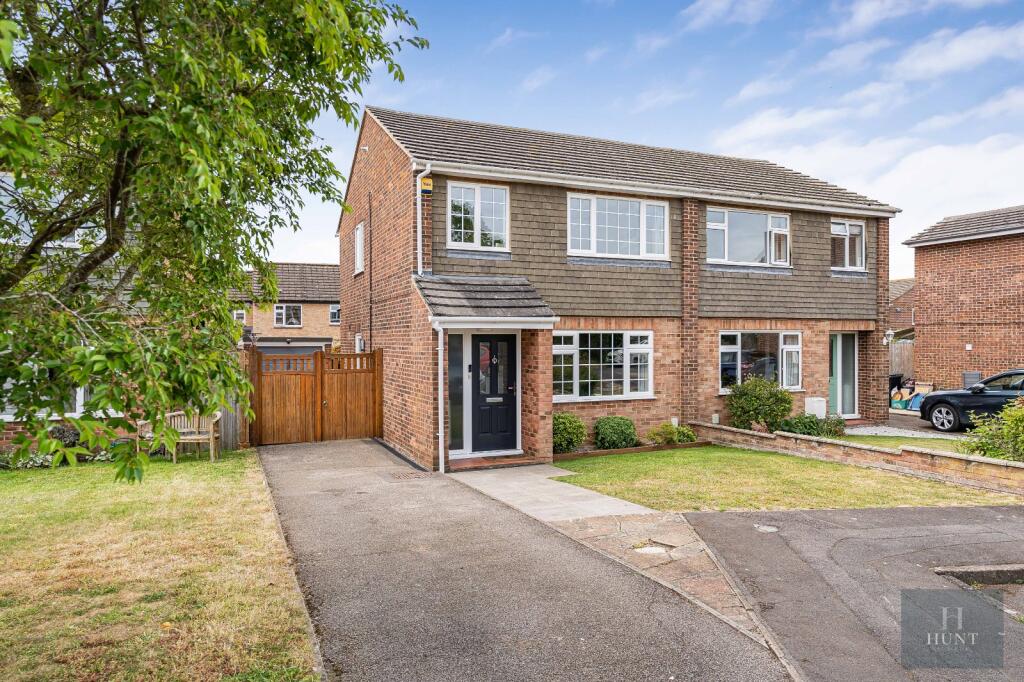 Main image of property: Holliers Close, Thame, Oxfordshire, OX9
