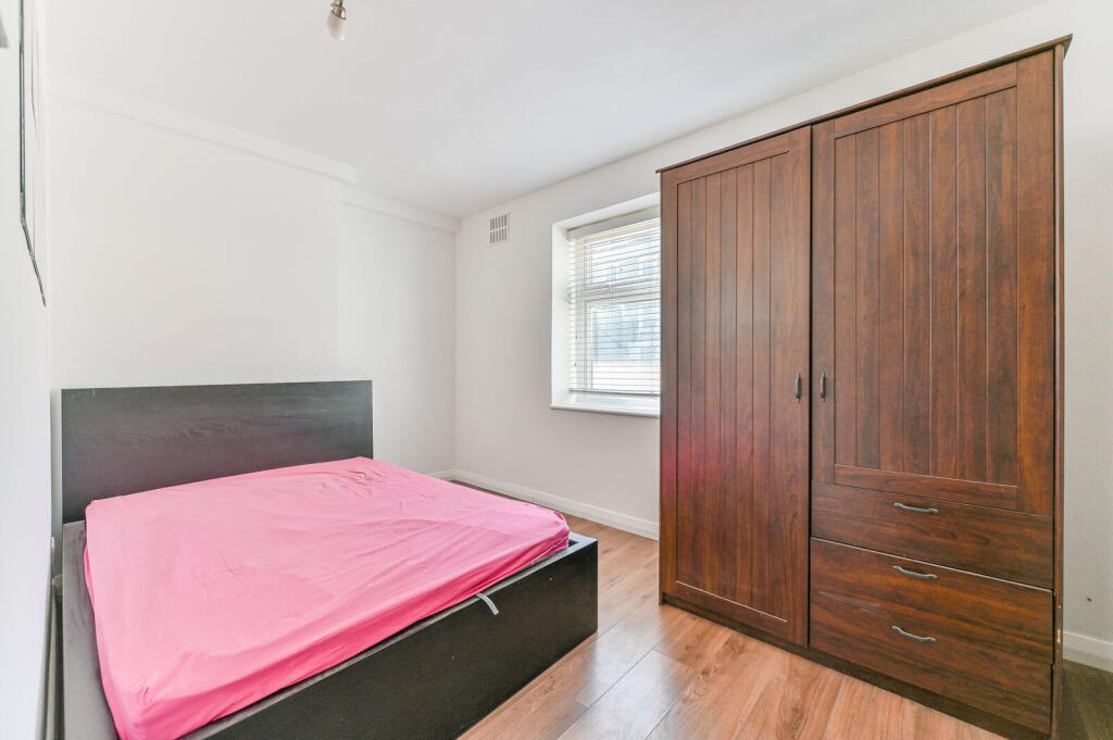 Apartment in Croydon - View 5