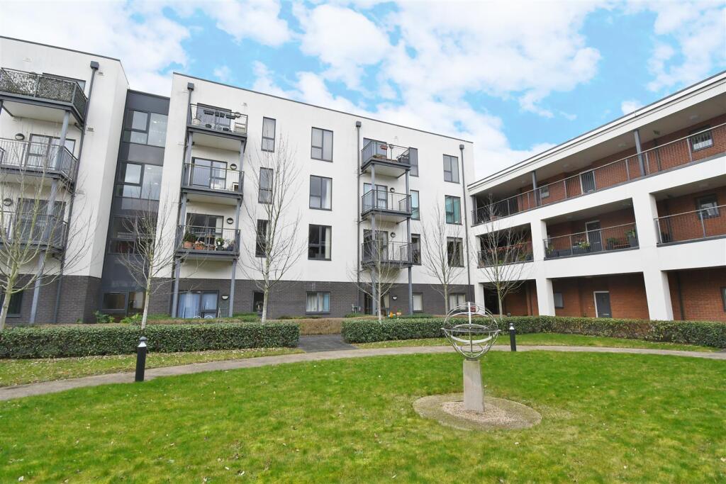 2-bed house on Queensway Court, Queensway, Leamington Spa, £185,000