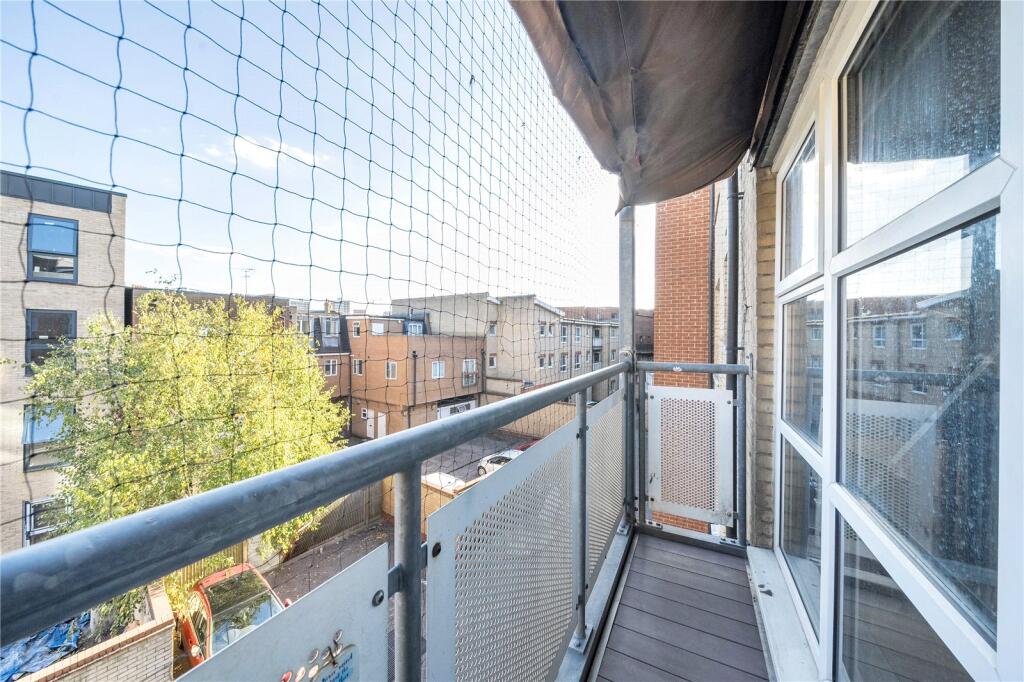 Apartment in London, Royal Borough of Kingston upon Thames - View 3