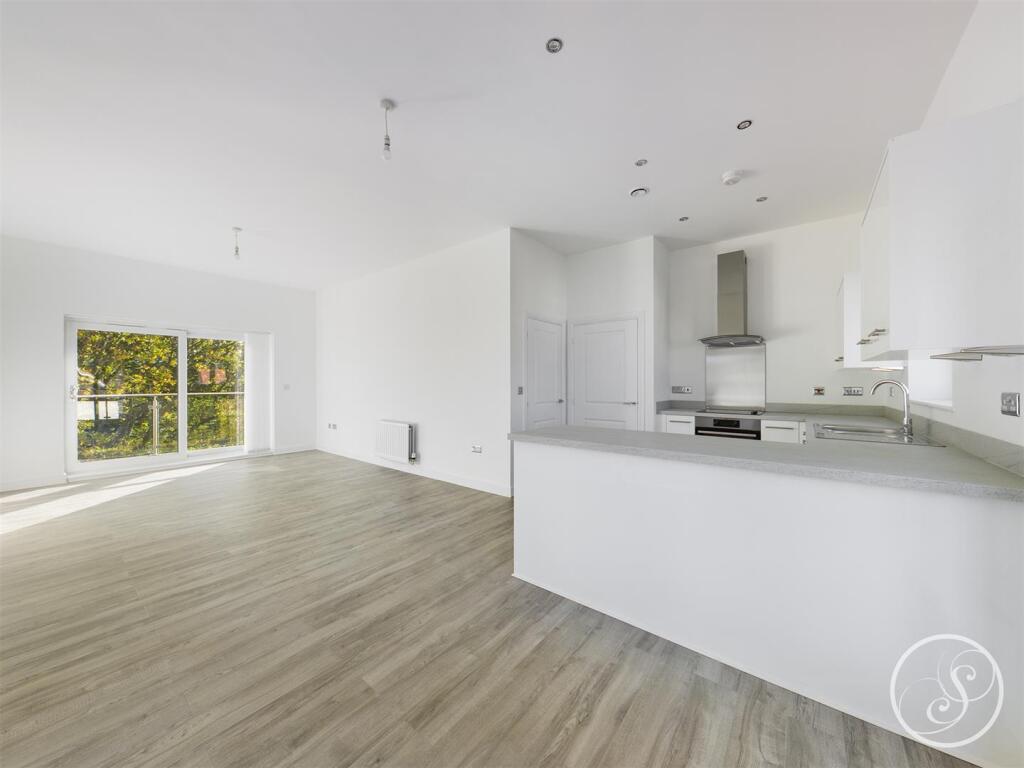 Apartment in Leeds, Brown Moor, Manston - View 4