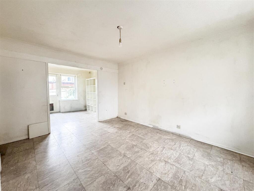 House in Eastbourne, Seaside, Roselands - View 3