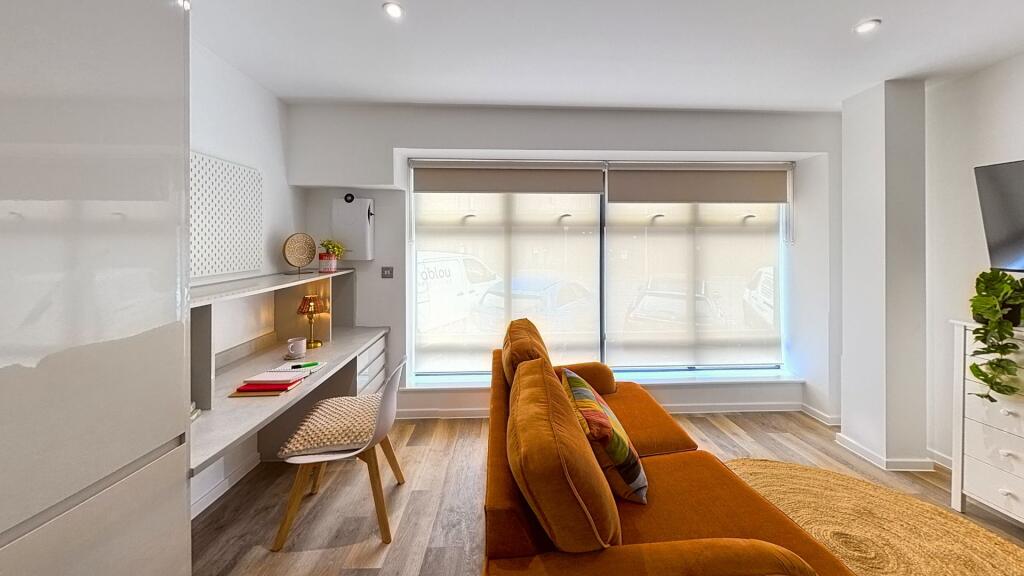 Apartment in Exeter, Devon - View 4