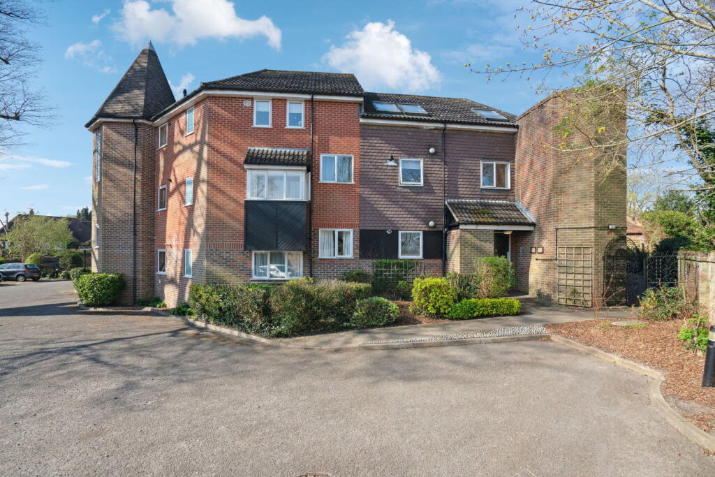 Main image of property: Avenue Road, St. Albans, AL1 3EH