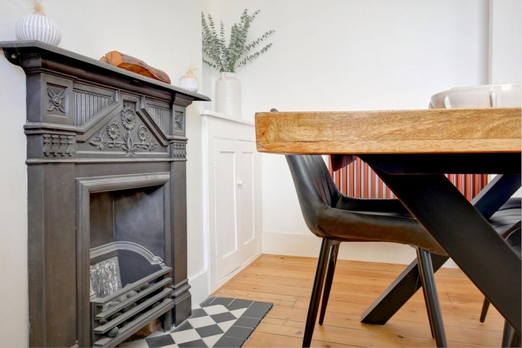 House in Wealden, Hailsham - More