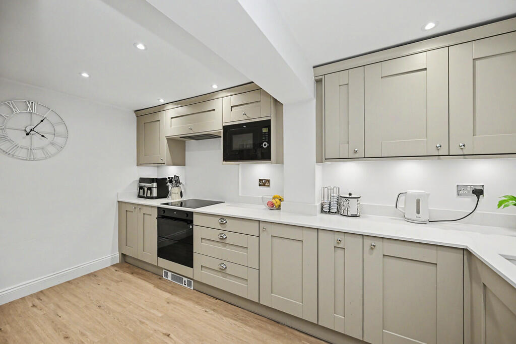 House in Rugby, Thurlaston - More