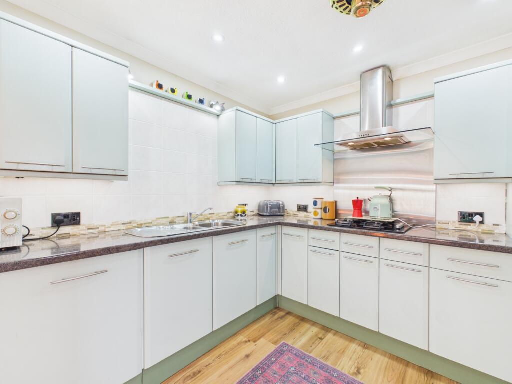 House in Tameside, Greater Manchester - More