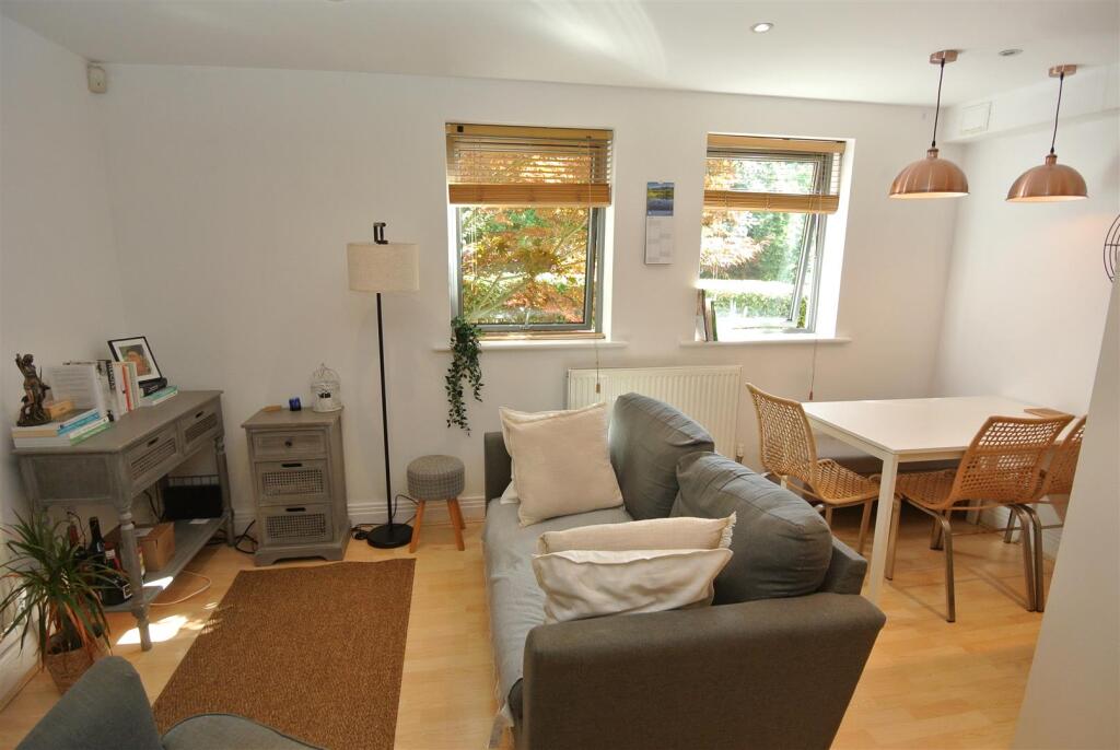 Apartment in Twickenham - View 3