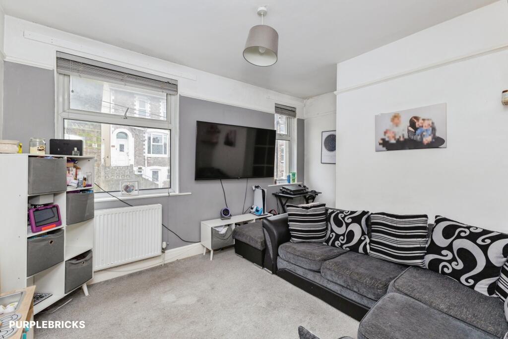 Apartment in Torquay, Torbay - More