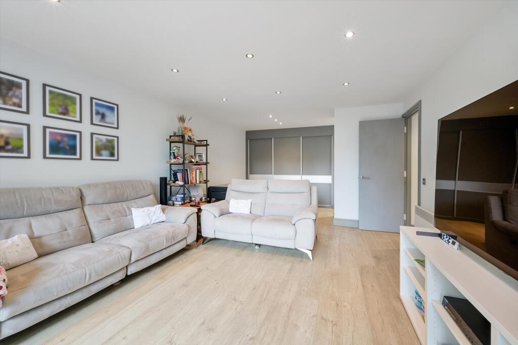 Apartment in London - View 5