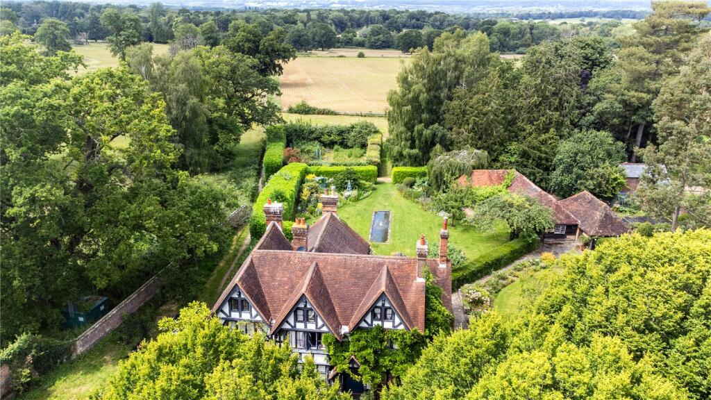 Main image of property: Hildenborough Road, Leigh, Tonbridge, Kent, TN11