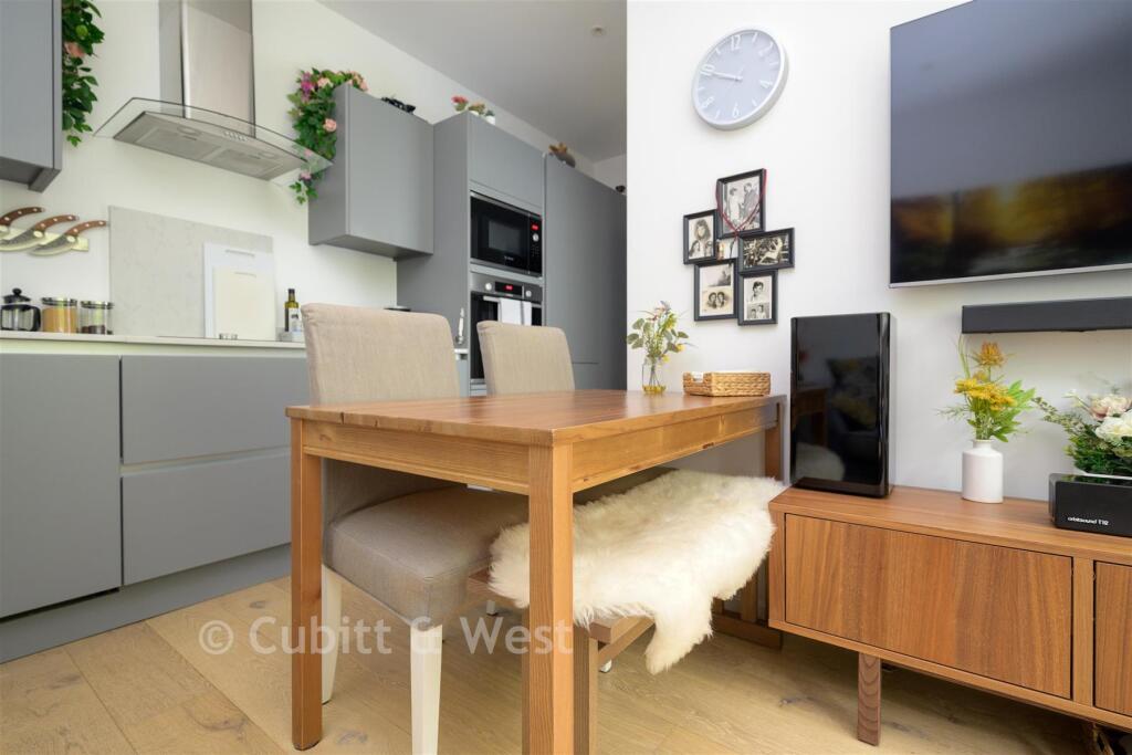 Apartment in Reigate and Banstead, Merstham - View 4