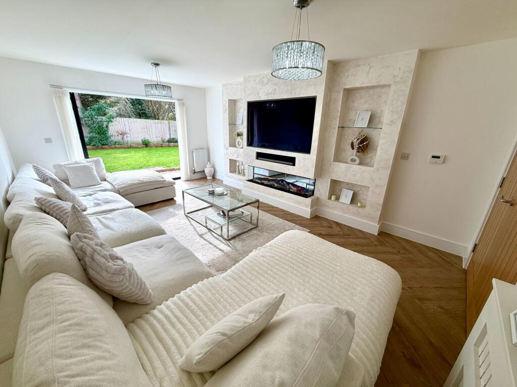 A stunning and generously extended detached family home with 2,852sq ft on offer!! photo 3