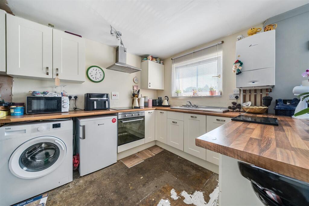 Apartment in Bristol, Hengrove - View 3