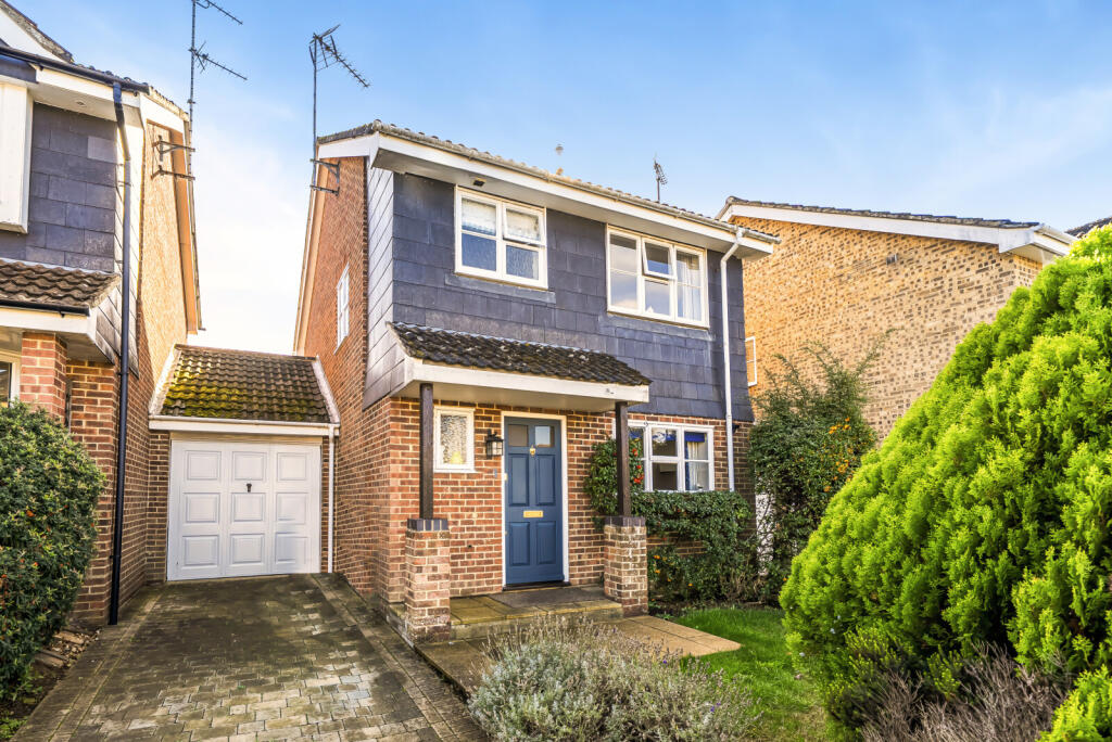 3-bed detached on High Ridge, Godalming, GU7, £550,000