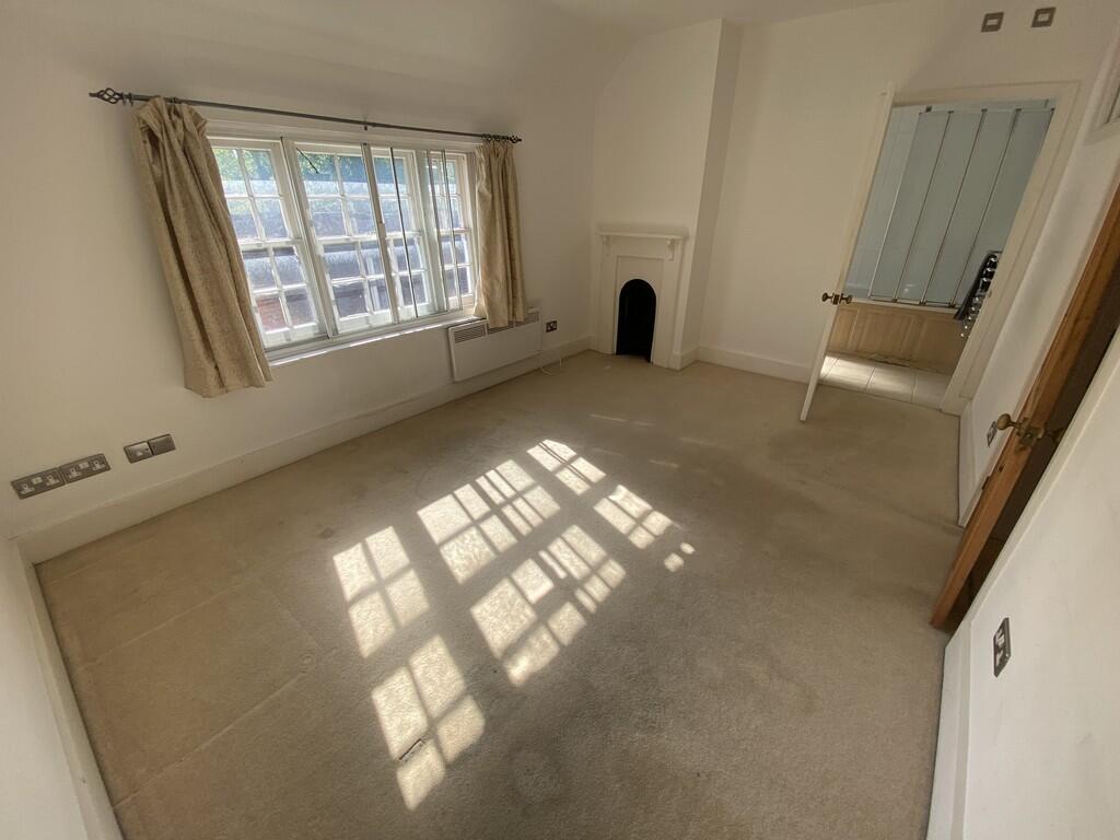 Apartment in Southampton - View 5