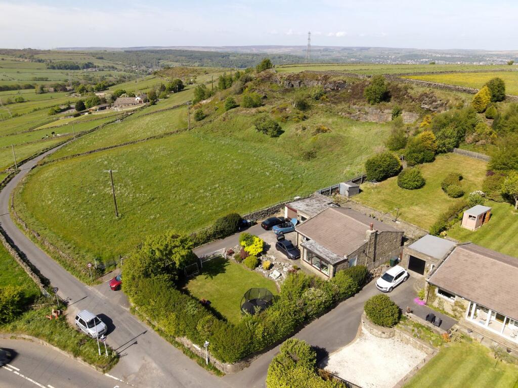Harecroft, Wilsden, Bradford, BD15 photo 3