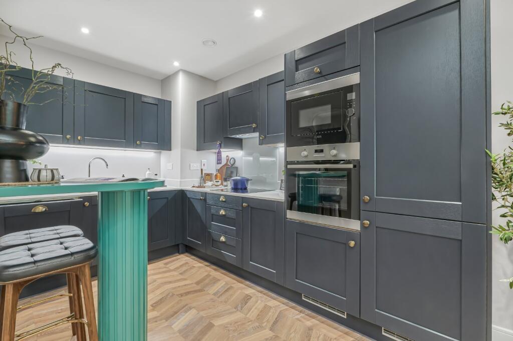 Main image of property: Bendon Valley, Garratt Ln, Earlsfield, SW18