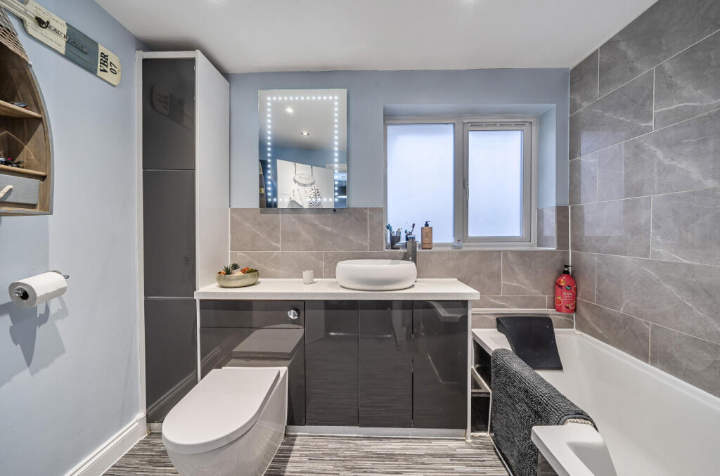 House in Guildford - View 6