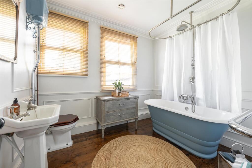 House in London, Highams Park - View 4