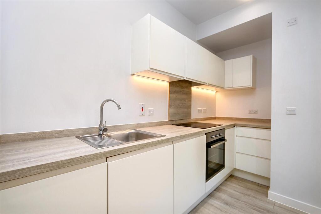 Apartment in Eastbourne, Little Chelsea, Upperton - More