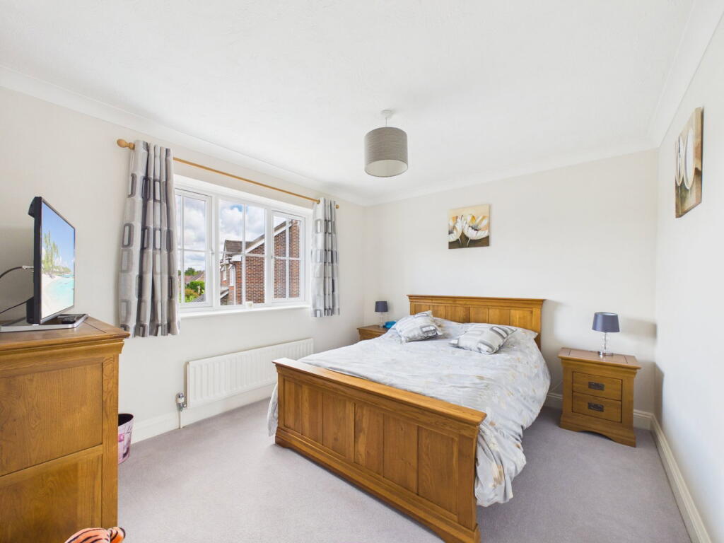 House in Horsham, Littlehaven, North Horsham - More