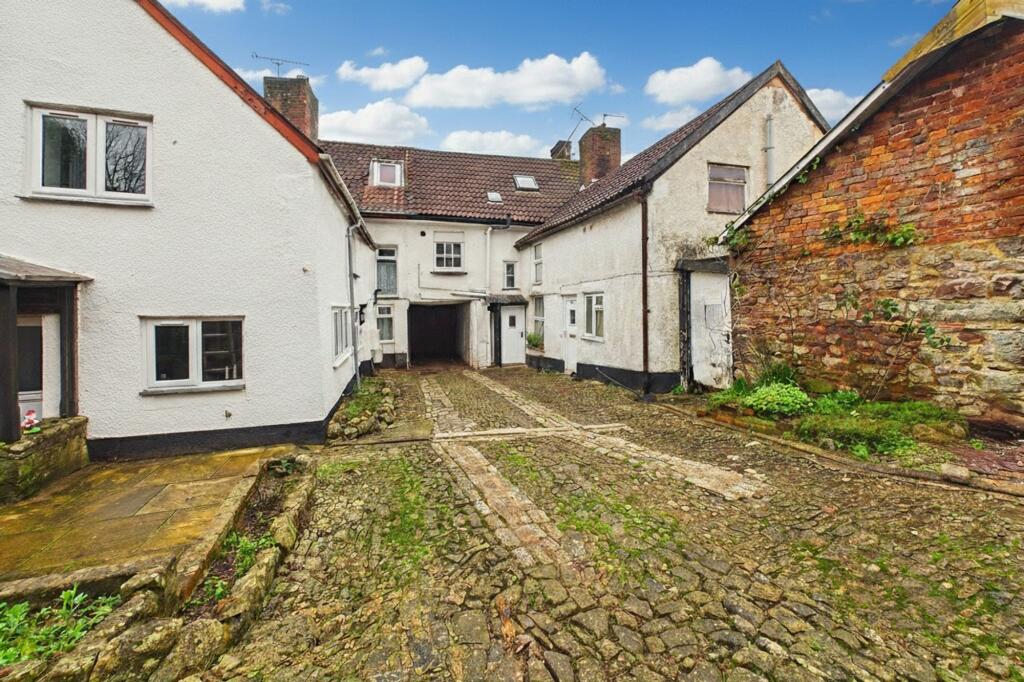 2-bed house on High Street, Crediton, EX17, £155,000