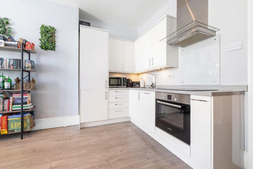 Apartment in London - More