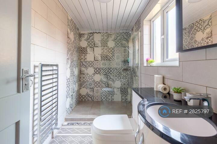 3 bedroom end of terrace house for rent