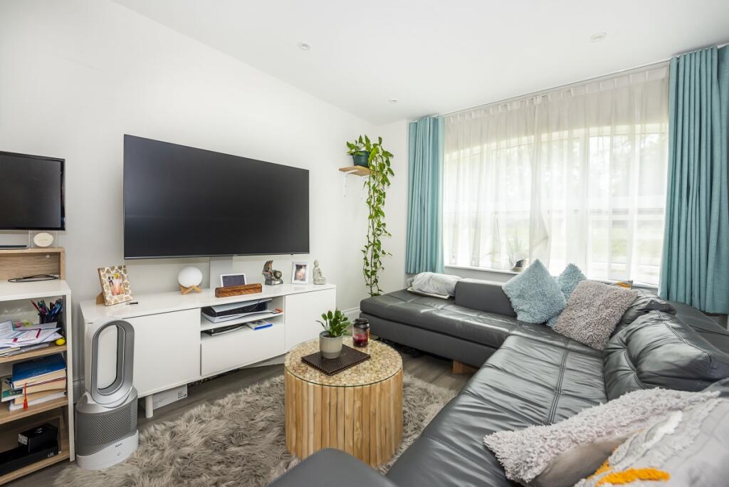 Apartment in Twickenham - View 4