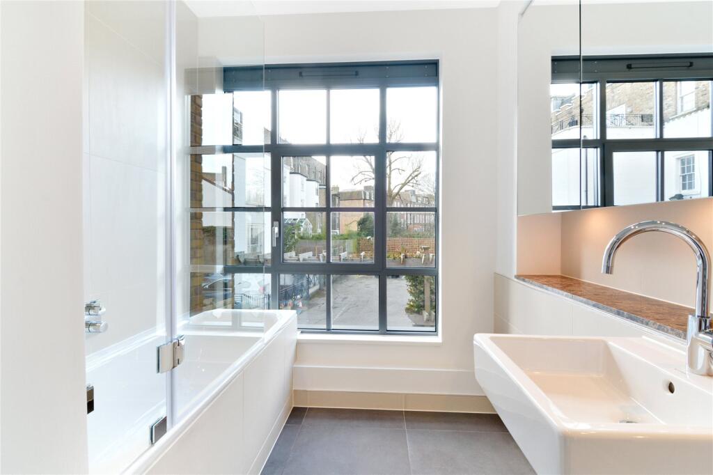 Apartment in London - More