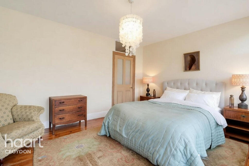 House in Croydon - View 4
