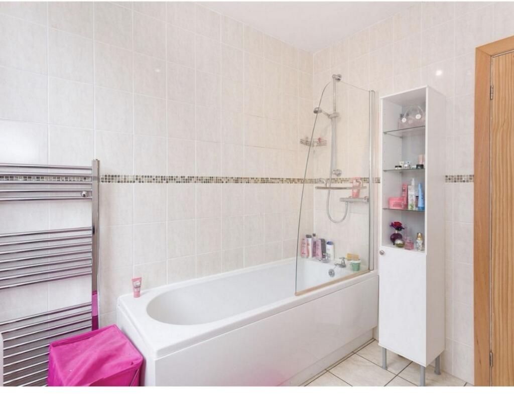 House in Leeds, New Scarbro', Bramley - More