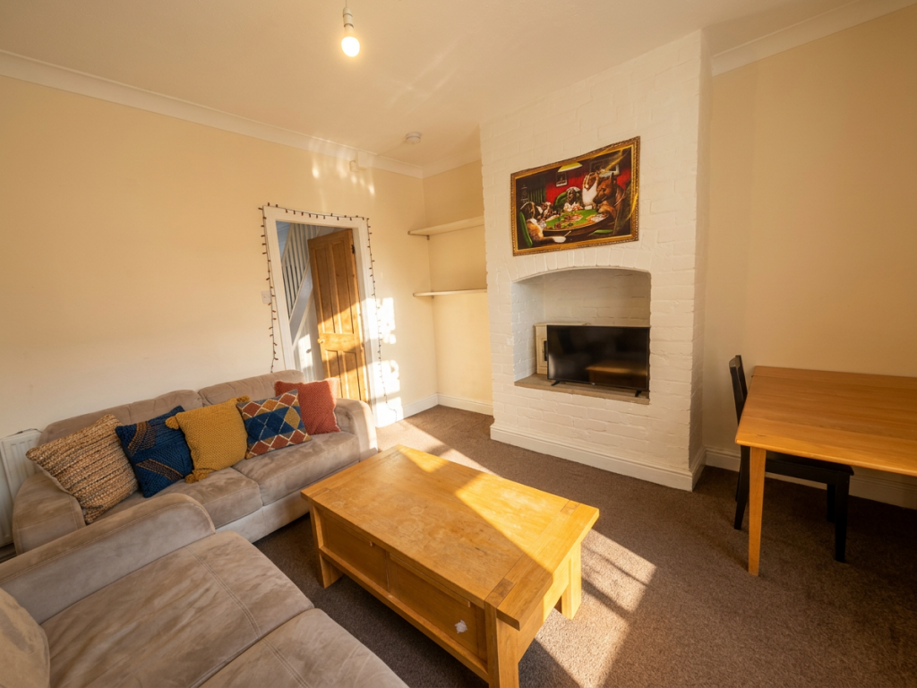 Main image of property: Elmsthorpe Avenue - 4 bed, Lenton, East Midlands, NG7