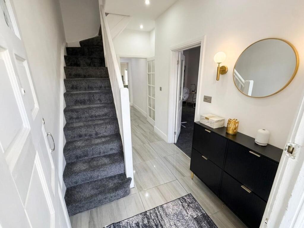 House in London - View 2