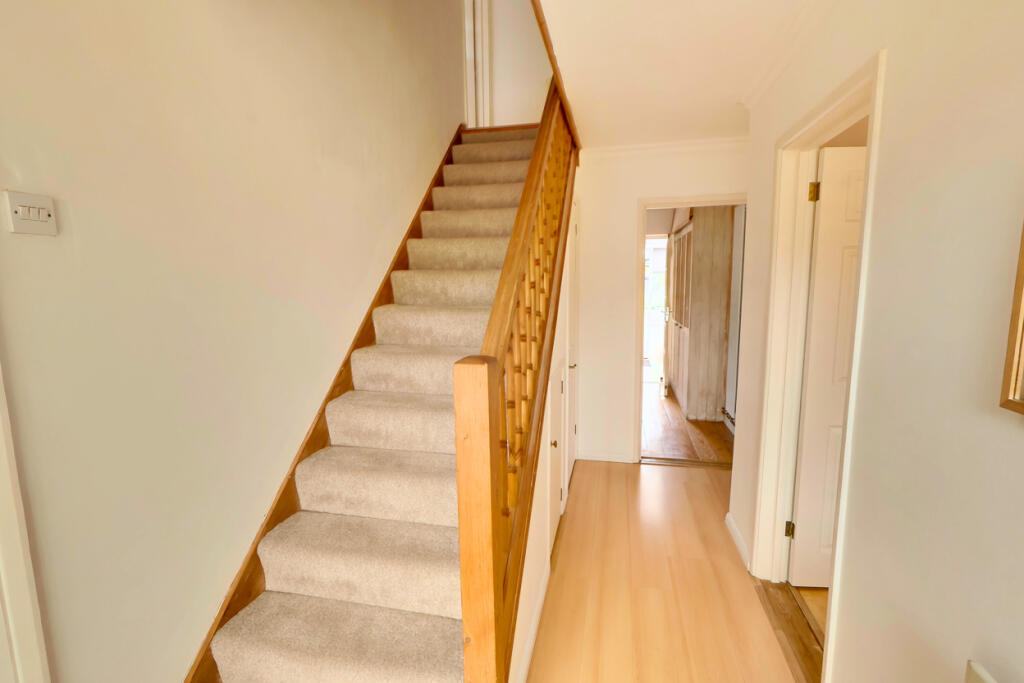 House in Clanfield - View 5