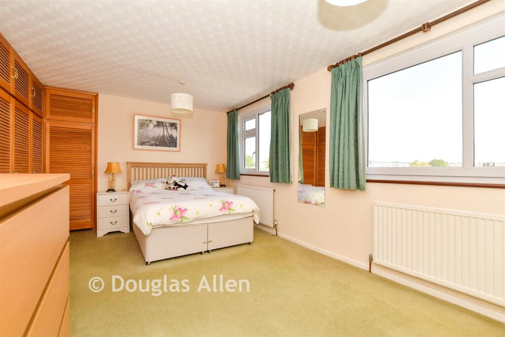 House in Romford - View 3