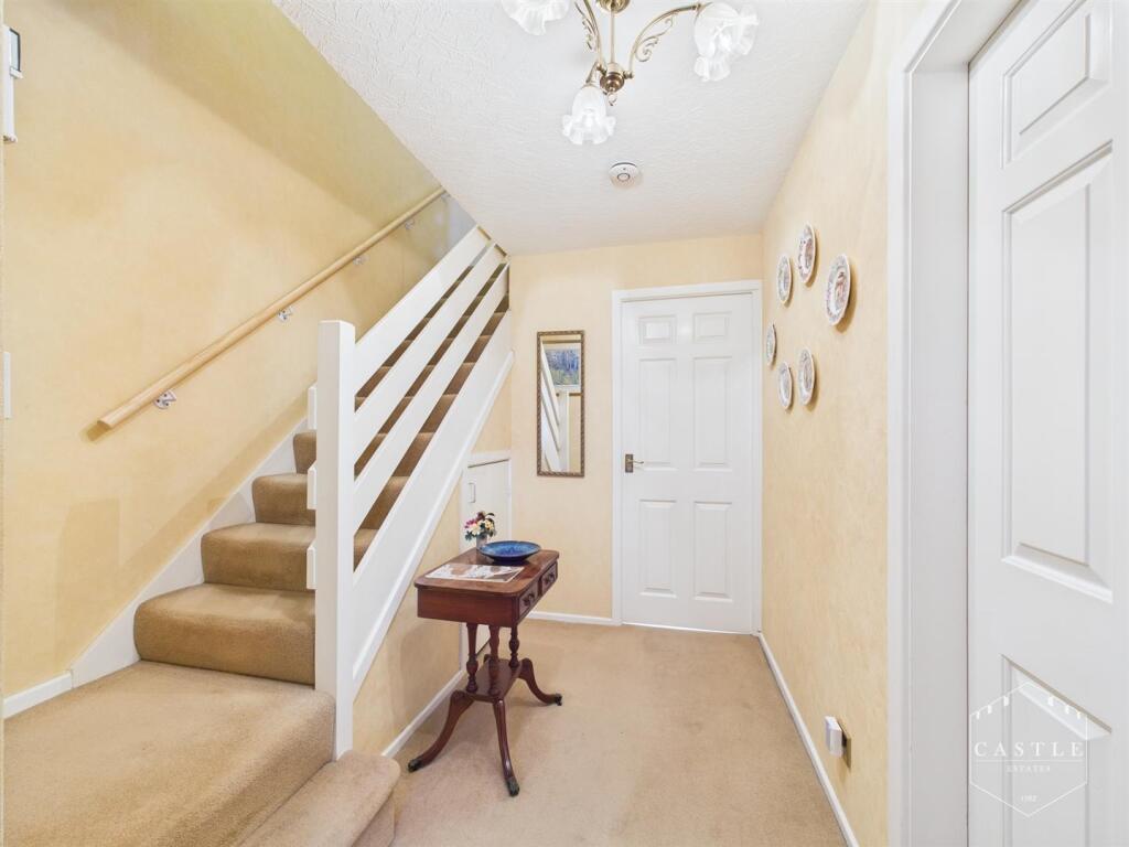 Blenheim Close, Hinckley photo 3