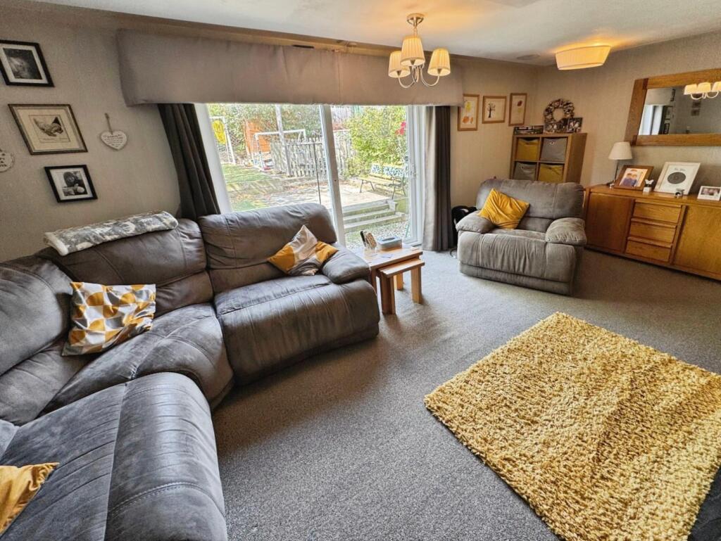 Chichester Lane, Hampton Magna, Warwick - More