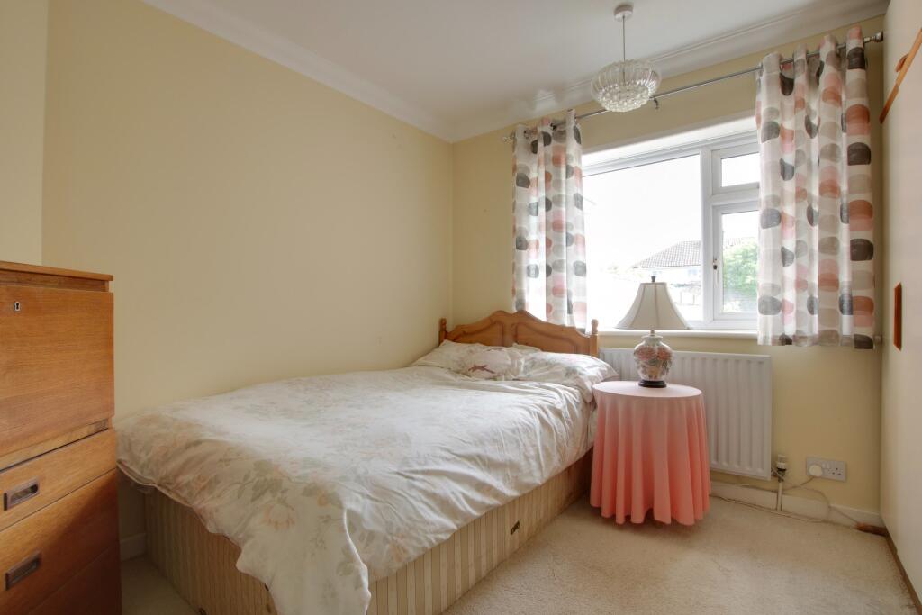 Lonsdale Avenue, Portchester photo 5