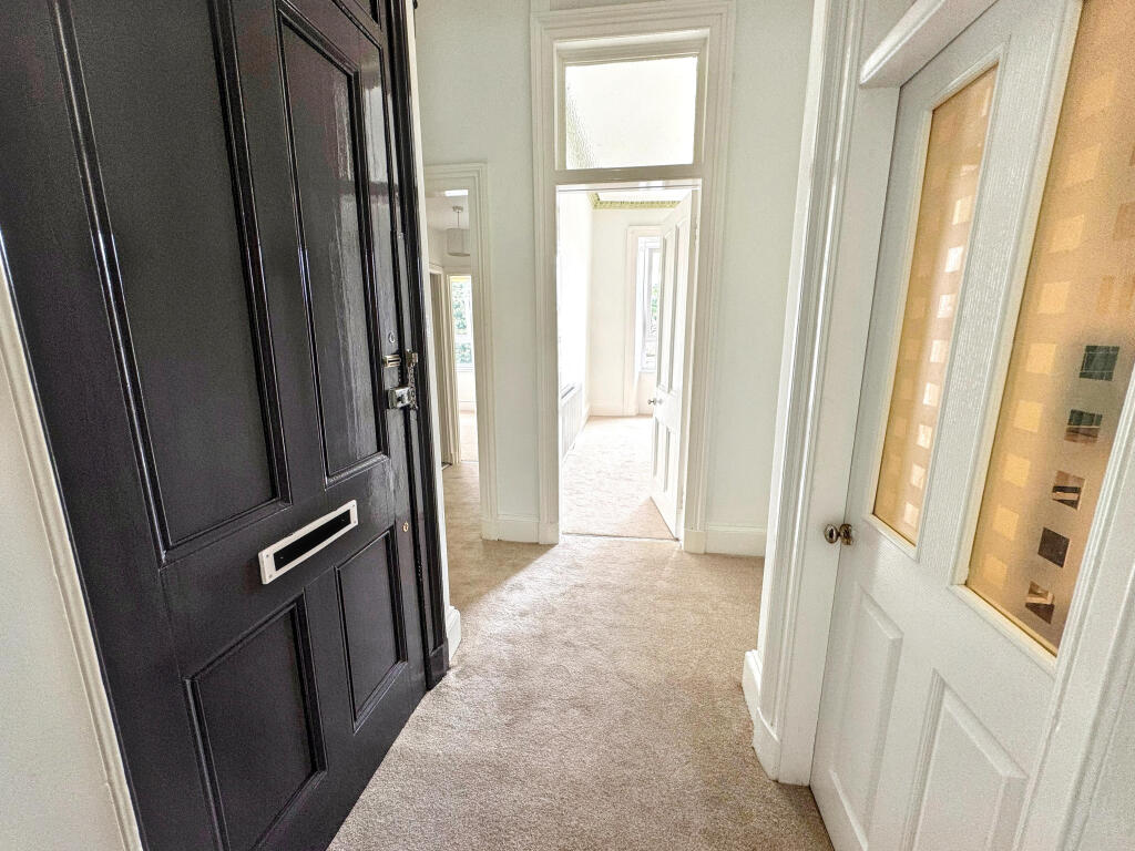 Apartment in Glasgow, Shawmoss, Crossmyloof - View 2