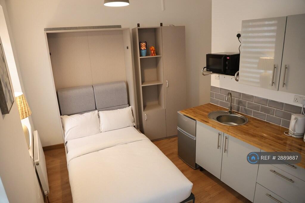 Studio flat for rent