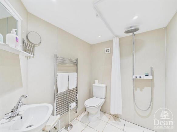 Brewery Lodge- Shower Room