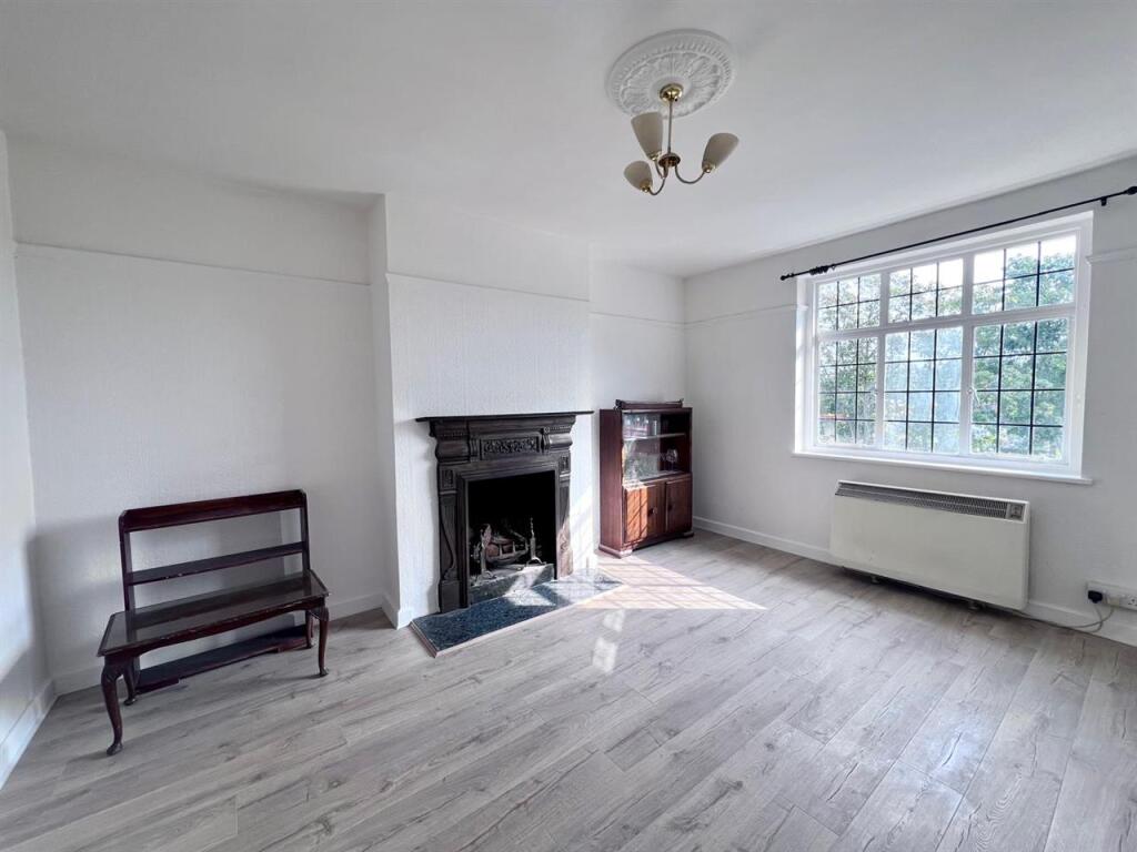 Apartment in Denham Green, Denham - View 2