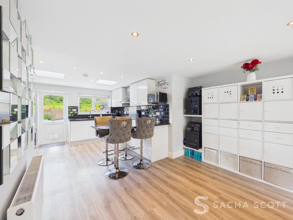House in Reigate and Banstead, Lower Kingswood - View 5