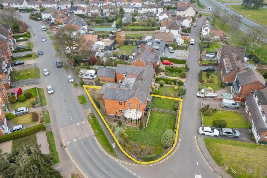 House in Bromsgrove, Worcestershire - View 3