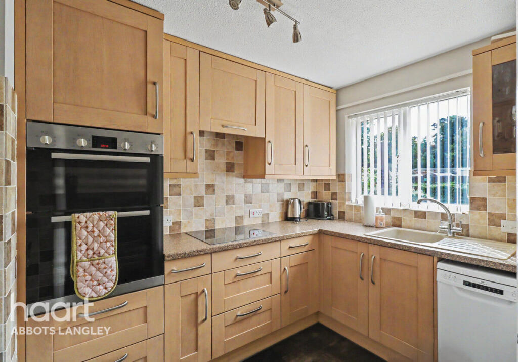 Apartment in Three Rivers, Abbots Langley - View 4