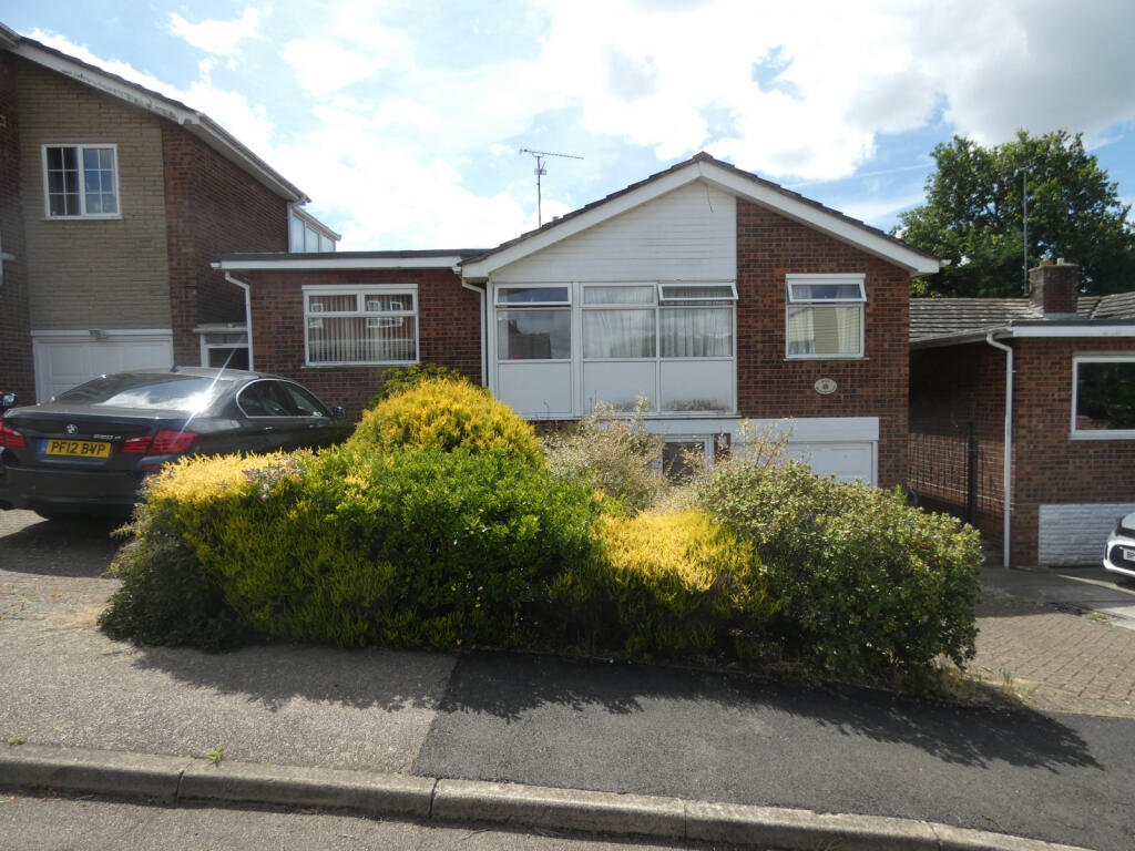 3-bed detached on Shears Crescent West Mersea, CO5 8AR, £410,000